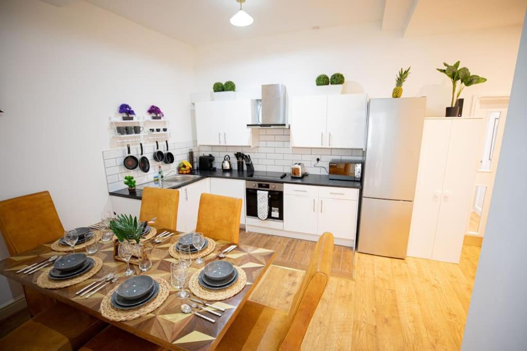 Perfect Location 4Bed 2 Bath Spacious Apartment Londra Esterno foto
