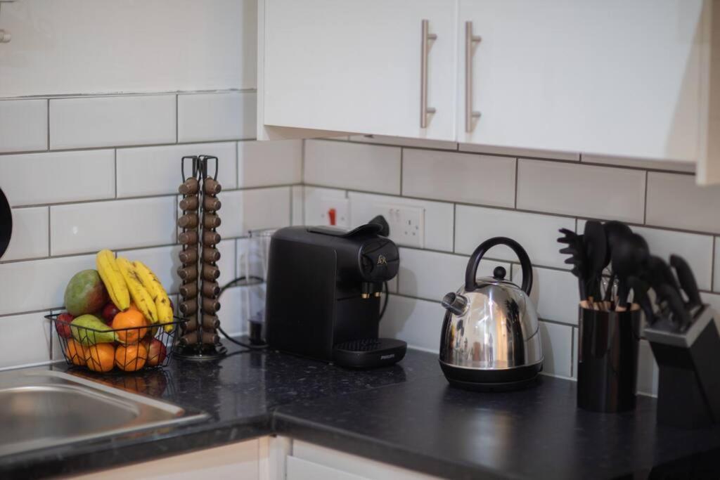 Perfect Location 4Bed 2 Bath Spacious Apartment Londra Esterno foto