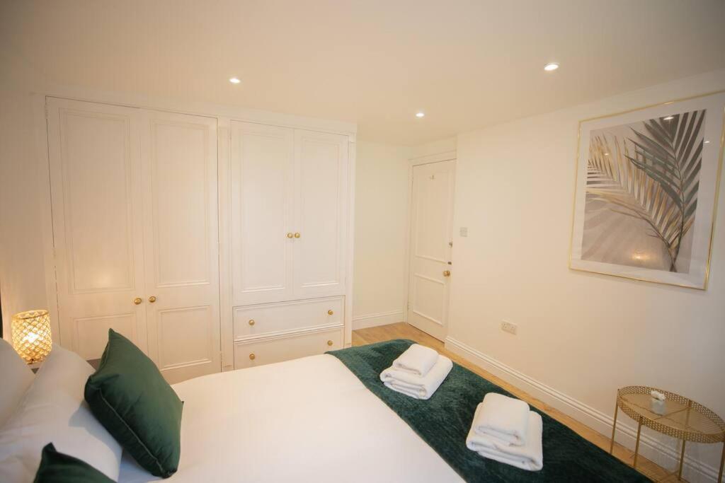 Perfect Location 4Bed 2 Bath Spacious Apartment Londra Esterno foto
